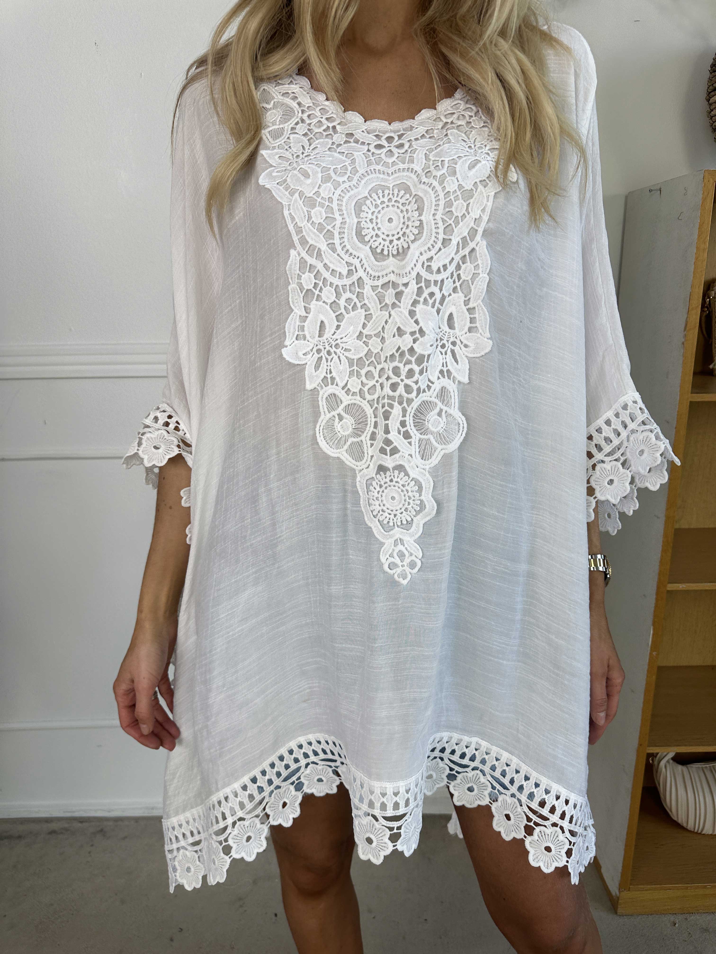 Elena - Mjuk tunika i bomull med fina broderier